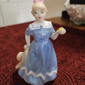 Royal Doulton HN 3606 "a Posy for you"